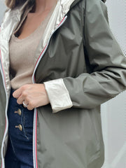 La veste Daphne courte reversible kaki-Gualap
