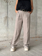 Le pantalon Evi taupe