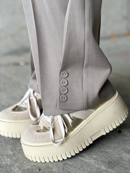 Le pantalon Evi taupe